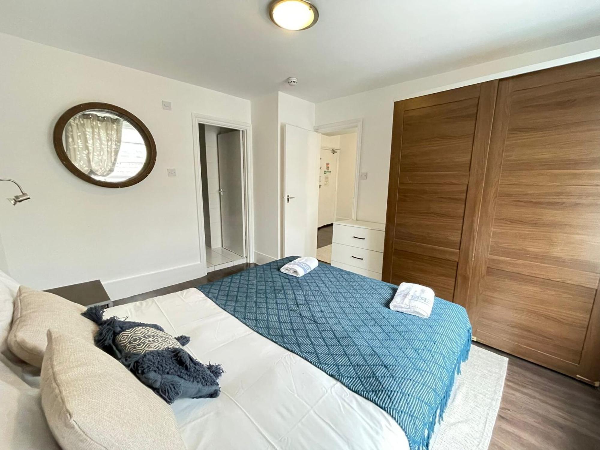 Captivating 1-Bed Apartment In Лондон Экстерьер фото
